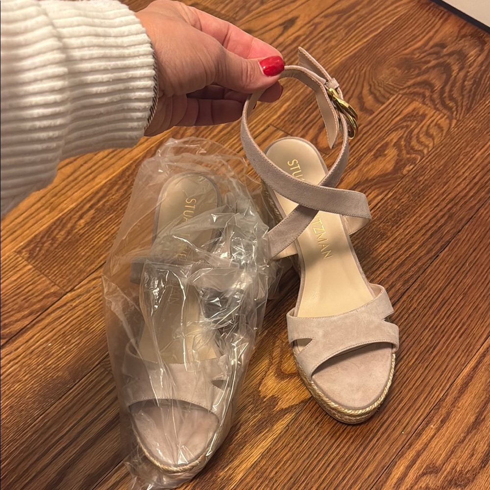 Brand new Stuart Weitzman Women's Cream Sandals size 9